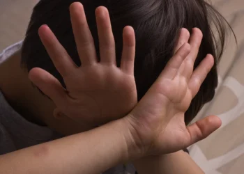 Κοντά στη σύλληψη των «τιμωρών παιδόφιλων» οι Αρχές – Κλείνουν ραντεβού και ξυλοκοπούν άνδρες που μιλούν με ανήλικους