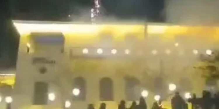 Κοζάνη: Πανικός από πυροτεχνήματα στη Χριστουγεννιάτικη γιορτή – Καταγγελίες για τραυματισμούς(Βίντεο)