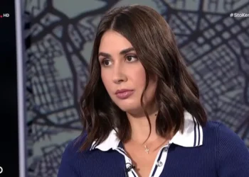 Κρεμλίδου: Με εκβίασαν με φωτογραφίες που είχα μοιραστεί με συντρόφους μου ανήλικη – Τι μου είπε η μητέρα μου