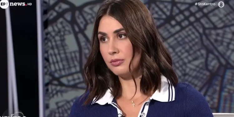 Κρεμλίδου: Με εκβίασαν με φωτογραφίες που είχα μοιραστεί με συντρόφους μου ανήλικη – Τι μου είπε η μητέρα μου