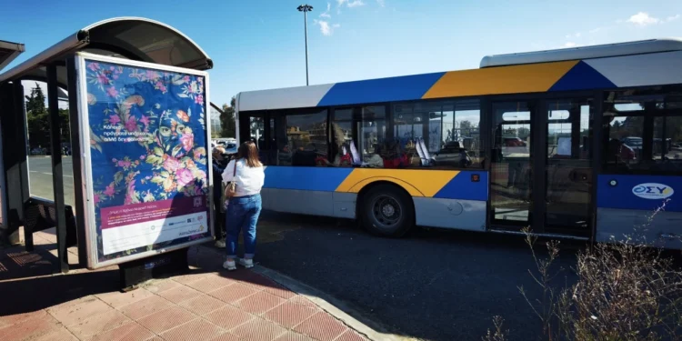 Άγριος ξυλοδαρμός οδηγού λεωφορείου από οδηγό ΙΧ στου Ζωγράφου, μεταφέρθηκε στο ΚΑΤ με ασθενοφόρο