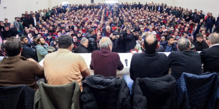 Δεν πάνε οι αγρότες στη συνάντηση της Δευτέρας στο Μαξίμου, σχεδιάζουν κλιμάκωση των μπλόκων, ετοιμάζουν λίστα με αιτήματα