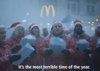 «Είναι ό,τι πιο φρικτό έχω δει»: Σάλος για τη χριστουγεννιάτικη διαφήμιση με ΑΙ της McDonald’s Ολλανδίας που τελικά αποσύρθηκε