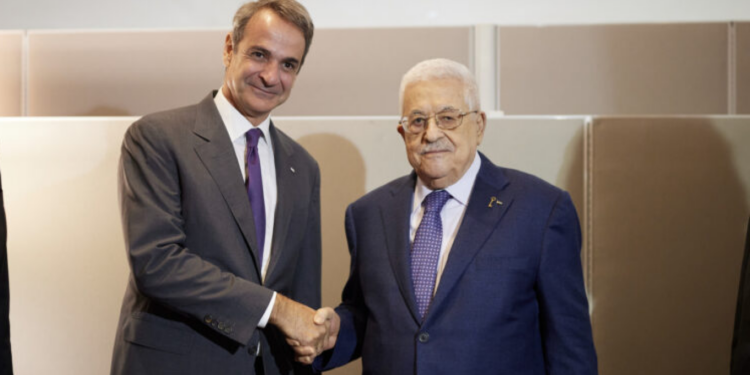 Συνάντηση Μητσοτάκη με Αμπάς στη Ραμάλα, θα ακολουθήσει τετ α τετ με Νετανιάχου και η τριμερής Ελλάδας-Κύπρου-Ισραήλ