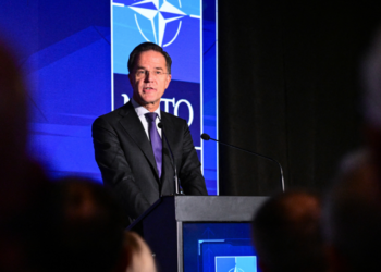 «Η Ρωσία προετοιμάζεται για μακρά σύγκρουση, θέλει να αποσταθεροποιήσει τις κοινωνίες μας» προειδοποίησε ο Ρούτε στο ΝΑΤΟ