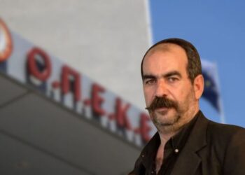 Ώρα για… Φραπέ! Σήμερα στην εξεταστική του ΟΠΕΚΕΠΕ ο Γιώργος Ξυλούρης