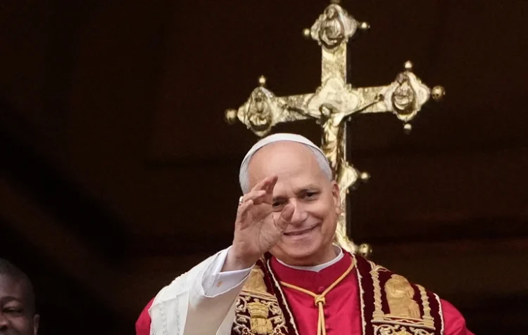 Μήνυμα ειρήνης από τον πάπα Λέοντα ΙΔ΄ για τα Χριστούγεννα: Έντονες αναφορές στη Γάζα, στους πρόσφυγες και στους άστεγους