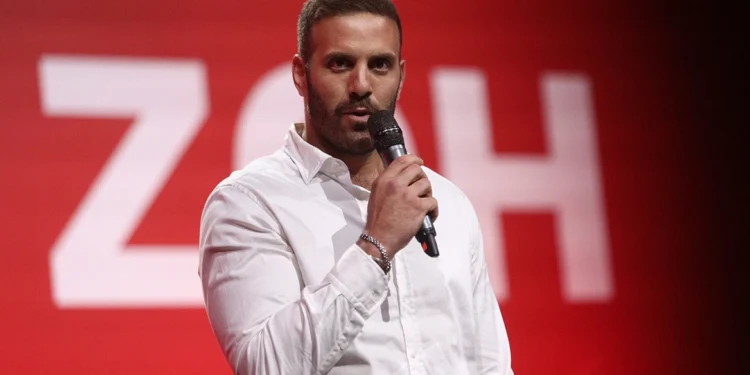 Άγριο επεισόδιο στο Στρασβούργο, ο ευρωβουλευτής Νίκος Παππάς χτύπησε τον δημοσιογράφο Νίκο Γιαννόπουλο – Διαγράφεται από τον ΣΥΡΙΖΑ