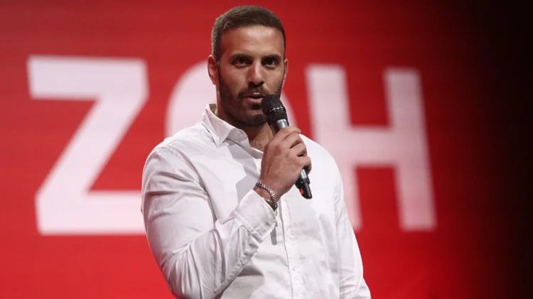 Άγριο επεισόδιο στο Στρασβούργο, ο ευρωβουλευτής Νίκος Παππάς χτύπησε τον δημοσιογράφο Νίκο Γιαννόπουλο – Διαγράφεται από τον ΣΥΡΙΖΑ