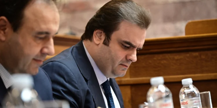 Ο Πιερρακάκης παρουσίασε στη Βουλή το σχέδιο αναδιάρθρωσης των ΕΛΤΑ: Το ταχυδρομείο αλλάζει για να μπορέσει να μείνει παρόν