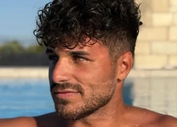 Στέφανος Παπαδόπουλος: «Δεν είχα σοφέρ, δεν έχω στείλει ποτέ βίντεο ερωτικού περιεχομένου στο Viber» λέει ο τραγουδιστής που κατήγγειλε τον Γιώργο Μαζωνάκη