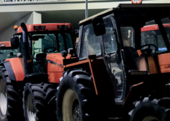 Σύγκρουση στα άκρα αγροτών και κυβέρνησης – Κλειστό και πάλι το αεροδρόμιο στο Ηράκλειο