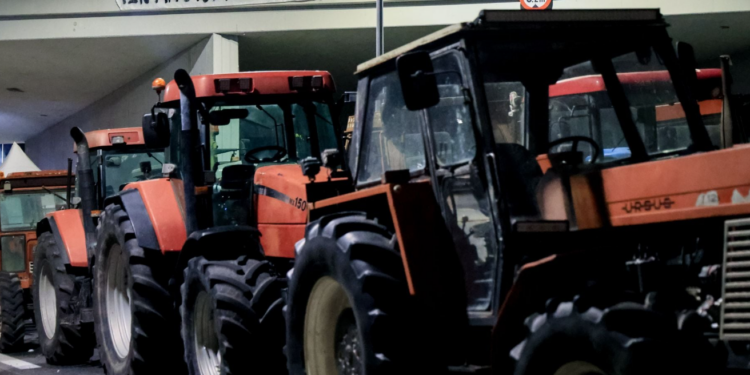 Σύγκρουση στα άκρα αγροτών και κυβέρνησης – Κλειστό και πάλι το αεροδρόμιο στο Ηράκλειο