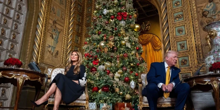 Ο Τραμπ εύχεται ευτυχισμένα Χριστούγεννα σε όλους, «συμπεριλαμβανομένων των αποβρασμάτων της ριζοσπαστικής αριστεράς»