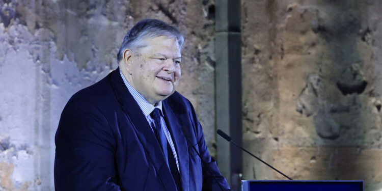 Επιμένει ο Βενιζέλος: «Η χώρα είναι μη διακυβερνήσιμη – Υπάρχει πρόβλημα εθνικής ασφάλειας»