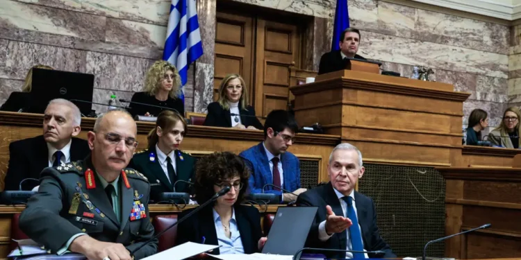 Επεισόδιο στη Βουλή ανάμεσα σε Καιρίδη και Δαβάκη: «Που είναι ο υπουργός; Προσβάλλει την Επιτροπή» – «Είσαι απαράδεκτος»