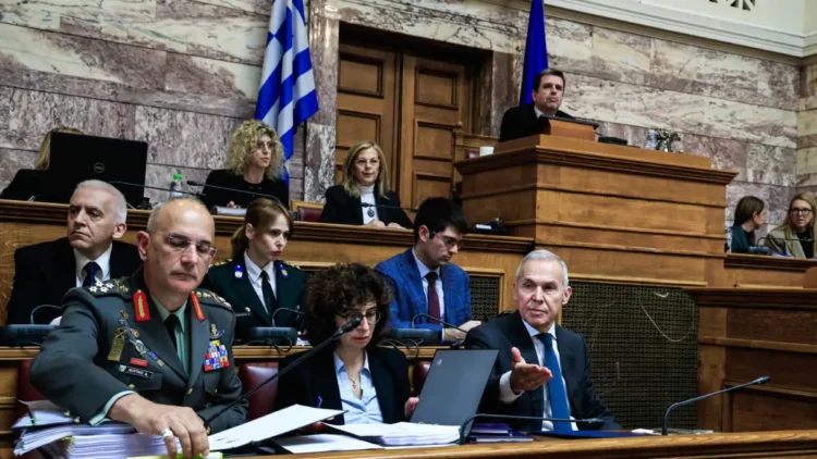 Επεισόδιο στη Βουλή ανάμεσα σε Καιρίδη και Δαβάκη: «Που είναι ο υπουργός; Προσβάλλει την Επιτροπή» – «Είσαι απαράδεκτος»