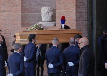 Κηδεία Valentino: Το τελευταίο αντίο στον θρυλικό σχεδιαστή μόδας