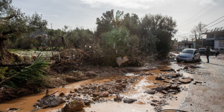 Θρήνος στην κηδεία του λιμενικού που σκοτώθηκε στο Άστρος, ο Κικίλιας ζήτησε από τον Κακλαμάνη να «υιοθετήσει» η Βουλή το παιδί του