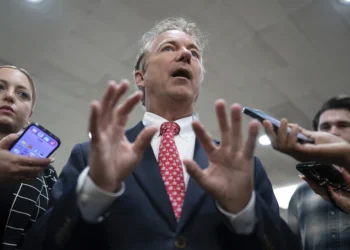 «Ανήθικο και ντροπιαστικό»: Ρεπουμπλικανοί ξεσηκώνονται κατά του Τραμπ για τη Γροιλανδία