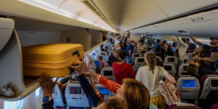 Οι προτάσεις του Ευρωκοινοβουλίου για τις αερομεταφορές: Δωρεάν χειραποσκευές και θέσεις για παιδιά κάτω των 12 ετών, υψηλότερες αποζημιώσεις για καθυστερήσεις