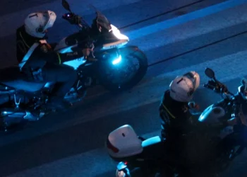 Καταδίωξη στο Κερατσίνι: 15χρονος οδηγούσε κλεμμένη μηχανή και χτύπησε μοτοσικλέτα της ομάδας ΔΙΑΣ