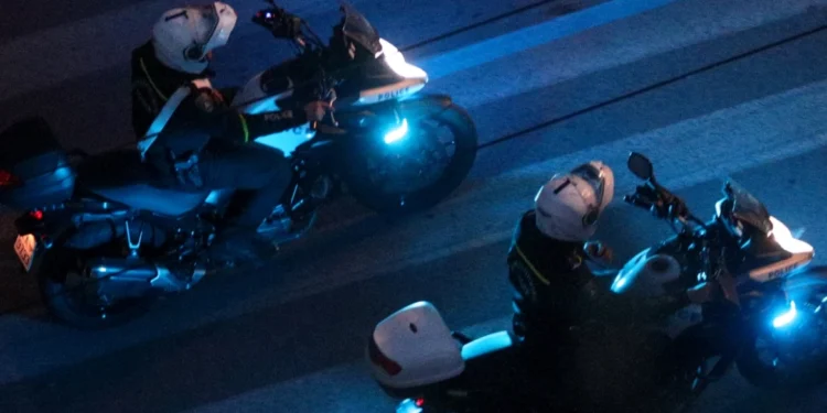 Καταδίωξη στο Κερατσίνι: 15χρονος οδηγούσε κλεμμένη μηχανή και χτύπησε μοτοσικλέτα της ομάδας ΔΙΑΣ