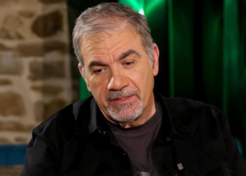 Δημήτρης Σταρόβας: Ο πατέρας μου ήταν μπουζουξής, με το που έμεινε έγκυος η μάνα μου εξαφανίστηκε