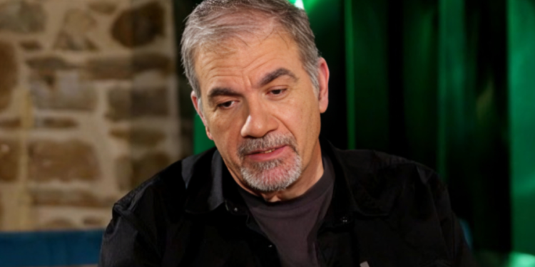 Δημήτρης Σταρόβας: Ο πατέρας μου ήταν μπουζουξής, με το που έμεινε έγκυος η μάνα μου εξαφανίστηκε