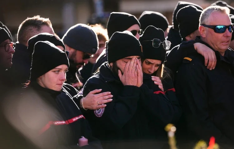 Τραγωδία στο Κραν Μοντανά: Ελεύθεροι οι δύο ιδιοκτήτες του μπαρ που πήρε φωτιά και σκοτώθηκαν 40 άτομα – Δικαιοσύνη ζητούν οι Ελβετοί