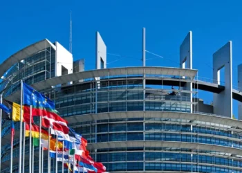 Το Ευρωκοινοβούλιο «παγώνει» την εμπορική συμφωνία με τις ΗΠΑ μετά τις απειλές Τραμπ για τη Γροιλανδία