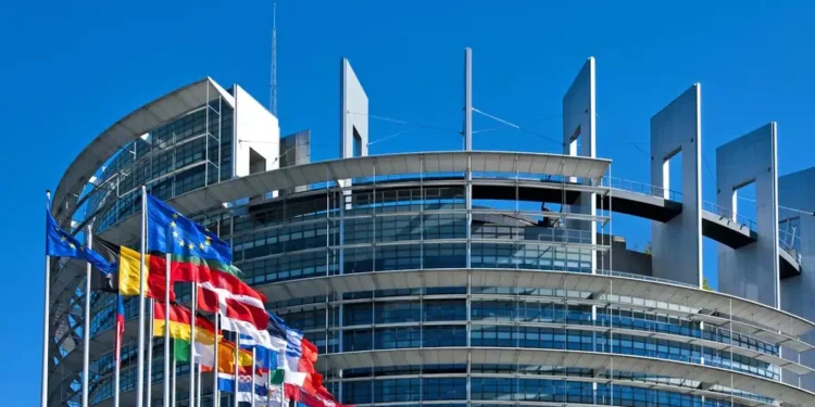 Το Ευρωκοινοβούλιο «παγώνει» την εμπορική συμφωνία με τις ΗΠΑ μετά τις απειλές Τραμπ για τη Γροιλανδία