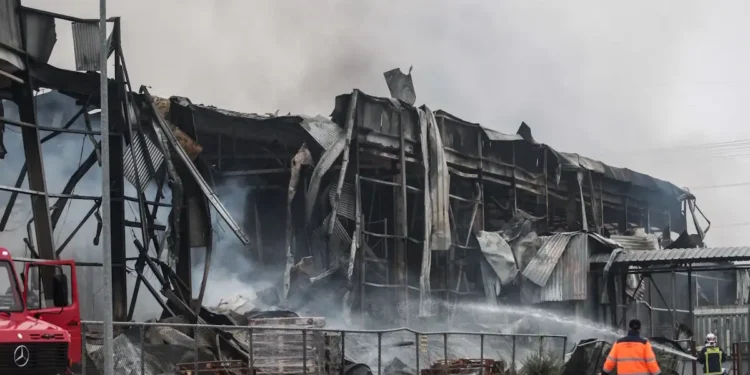 Τραγωδία στη βιομηχανία «Βιολάντα»: Θρήνος και αναπάντητα ερωτήματα για την έκρηξη – Εργαζομένη σώθηκε γιατί αρρώστησε ο γιος της