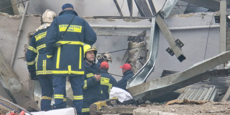 Τραγωδία στο εργοστάσιο της «Βιολάντα»: 4 νεκρές γυναίκες από τη μεγάλη φωτιά – Ακόμη μία αγνοείται