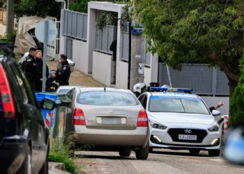 Το 2014 δολοφόνησε τη μητέρα του, σήμερα τον πατέρα του: «Θα σκοτώσω και τα αδέρφια μου» φώναζε στους αστυνομικούς