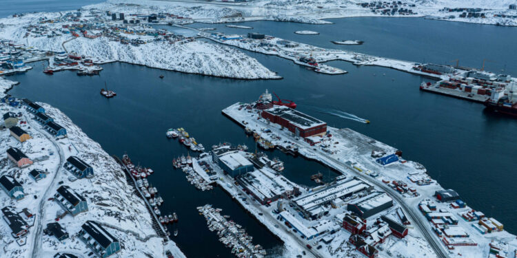 Το Bloomberg αποκαλύπτει το σχέδιο Τραμπ για τη Γροιλανδία: Οι ΗΠΑ ζητούν «λευκή επιταγή» για στρατιωτική παρουσία