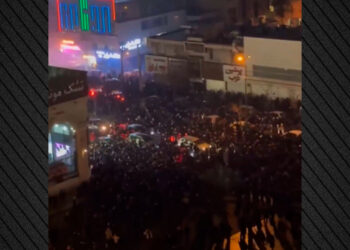 Εκρηκτική η κατάσταση στο Ιράν με μαζικές διαδηλώσεις και επεισόδια, για «πράκτορες των ΗΠΑ και του Ισραήλ» μιλούν τα κρατικά ΜΜΕ