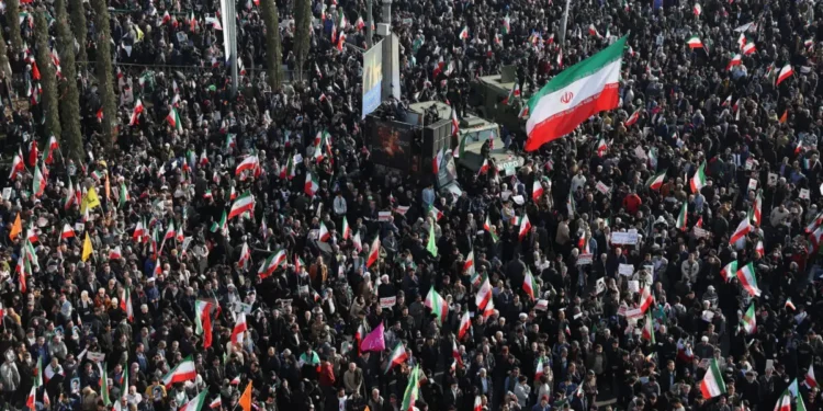 Τύμπανα πολέμου στο Ιράν με τον Τραμπ να συνεχίζει τις απειλές: «Έχουμε τον πλήρη έλεγχο» απαντά ο Αραγτσί