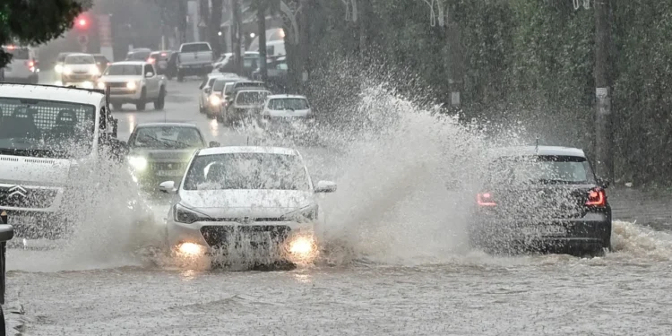 Συνεχίζεται και σήμερα η κακοκαιρία, στο μάτι και η Αττική -Ποιες ώρες θα βρέχει
