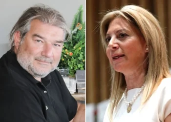 Ο Καραχάλιος απαντά στην Καρυστιανού: Είναι ψεύτρα κατά συρροή, έχω 600 μηνύματα, την έχουν μαγέψει η Γρατσία με τη γερόντισσα