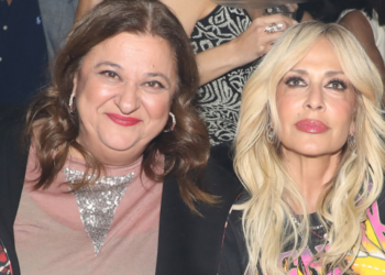 Ελισάβετ Κωνσταντινίδου για Άννα Βίσση: Πίνει, παίζει χαρτιά και βρίζει