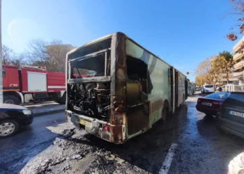 Θεσσαλονίκη: Φωτιά σε λεωφορείο του ΟΑΣΘ – Άμεση η κατάσβεση από την πυροσβεστική