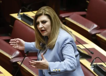 Βουλή: «Σφάχτηκαν» Χρήστος Κέλλας και Ευαγγελία Λιακούλη για την ευλογιά των αιγοπροβάτων