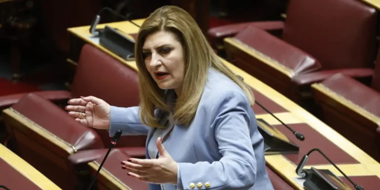 Βουλή: «Σφάχτηκαν» Χρήστος Κέλλας και Ευαγγελία Λιακούλη για την ευλογιά των αιγοπροβάτων