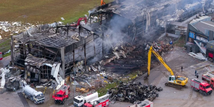 Διαρροή αερίου και έκρηξη στους φούρνους δείχνουν τα πρώτα ευρήματα για την τραγωδία στο εργοστάσιο της Βιολάντα