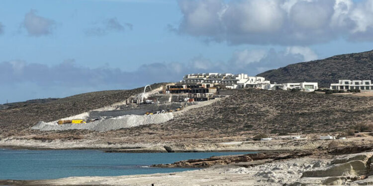 Η τριπλή παρέμβαση για να σταματήσει το οικολογικό έγκλημα στη Μήλο