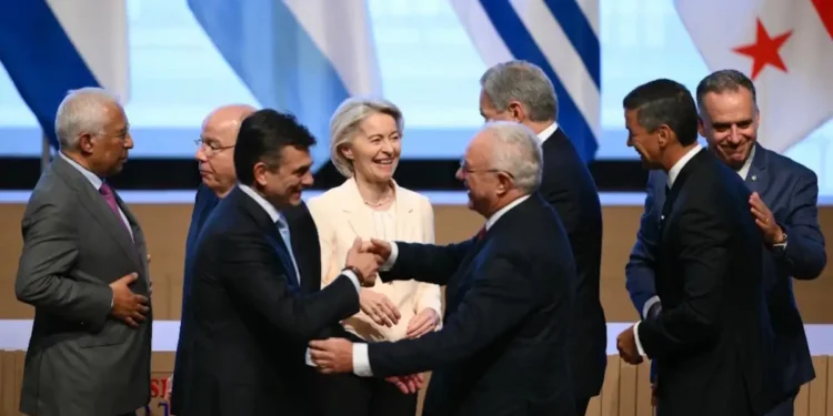 ΕΕ και Mercosur υπέγραψαν σήμερα τη συμφωνία ελεύθερου εμπορίου μετά από 25 χρόνια διαπραγματεύσεων