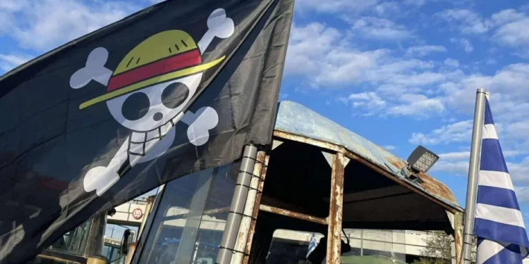 Τι συμβολίζει η σημαία του One Piece που είδαμε (και) στα μπλόκα των αγροτών