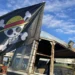 Τι συμβολίζει η σημαία του One Piece που είδαμε (και) στα μπλόκα των αγροτών