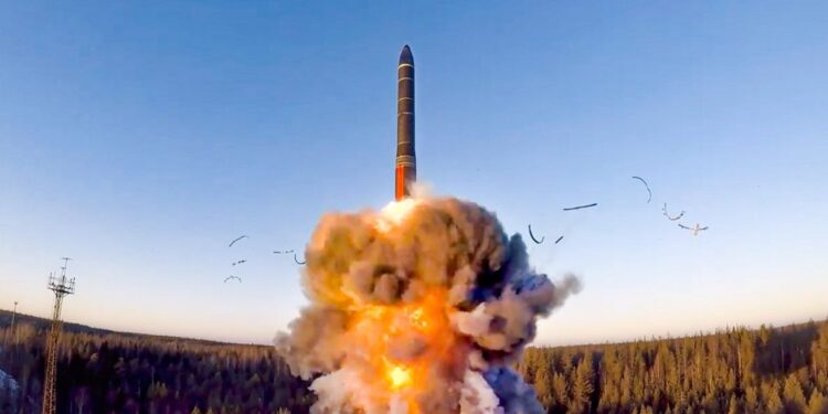 Ουκρανία: Αναφορές ότι η Ρωσία «χτύπησε» το Λβιβ με πύραυλο Oreshnik – 4 νεκροί στο Κίεβο (Βίντεο)